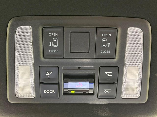 TOYOTA VOXY HYBRID 2025 Image 31