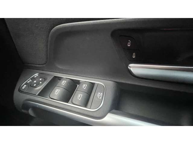 MERCEDES BENZ EQB 2024 Image 31