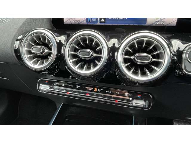 MERCEDES BENZ EQA 2024 Image 31