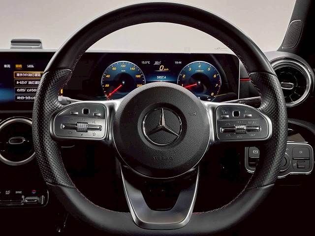 MERCEDES BENZ A CLAS 2018 Image 31