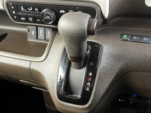 HONDA N BOX 2021 Image 31