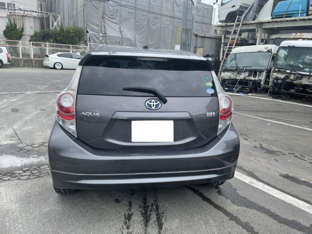 TOYOTA AQUA 2013 Image 31