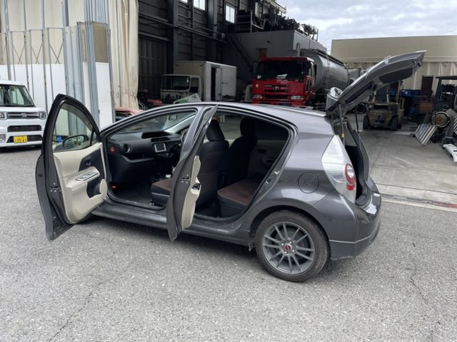 TOYOTA AQUA 2013 Image 31