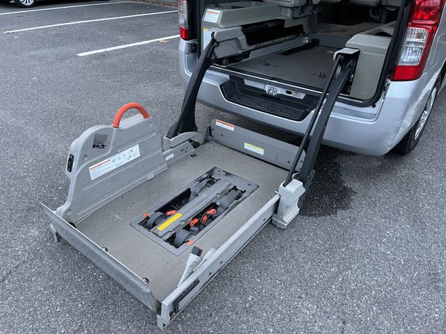 NISSAN NV350 CARAVAN 4WD 2013 Image 31