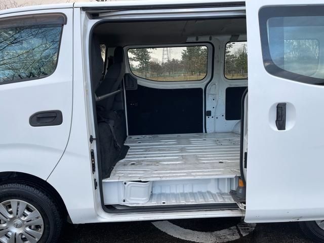 NISSAN NV350 CARAVAN 4WD 2017 Image 31