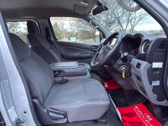 NISSAN NV350 CARAVAN 4WD 2015 Image 31