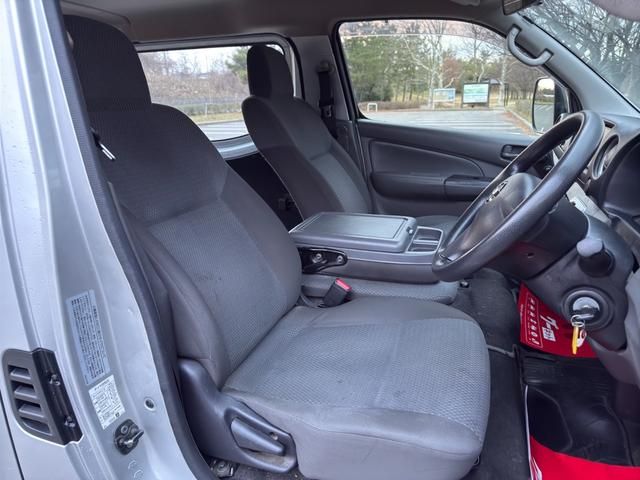 NISSAN NV350 CARAVAN 4WD 2015 Image 31