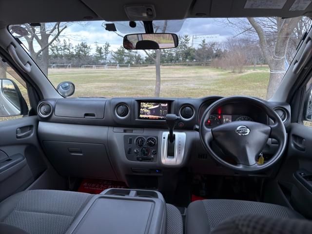 NISSAN NV350 CARAVAN 4WD 2015 Image 31