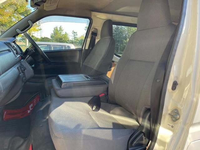 TOYOTA HIACE VAN 4WD 2015 Image 31