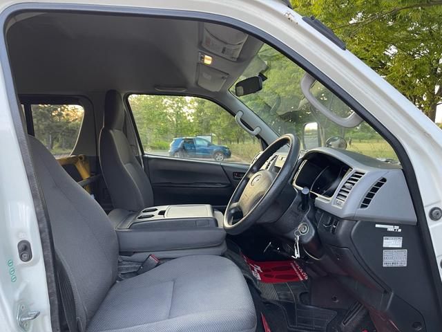 TOYOTA HIACE VAN 4WD 2011 Image 31