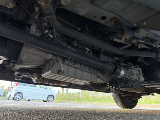 TOYOTA HIACE VAN 4WD 2013 Image 31