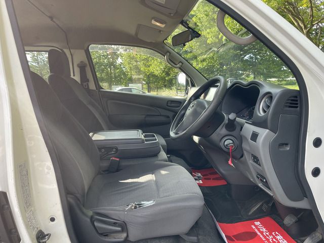 NISSAN NV350 CARAVAN 4WD 2012 Image 31