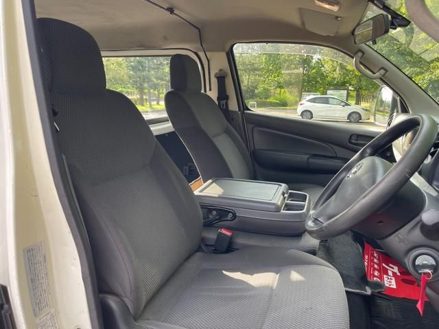 NISSAN NV350 CARAVAN 4WD 2012 Image 31