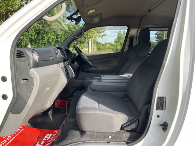 NISSAN NV350 CARAVAN 4WD 2012 Image 31