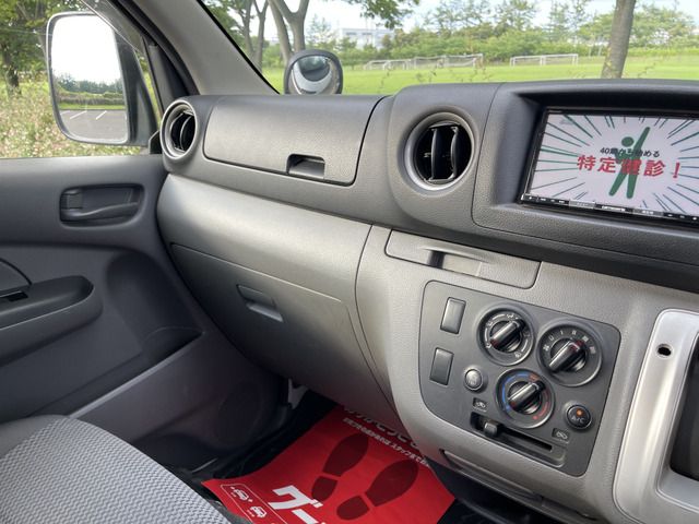 NISSAN NV350 CARAVAN 4WD 2012 Image 31