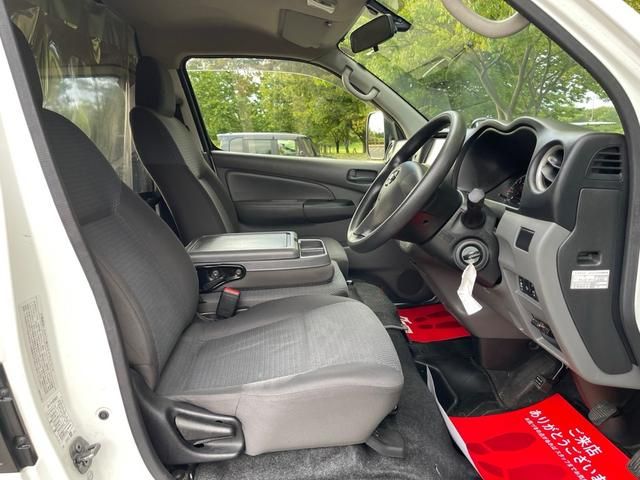 NISSAN NV350 CARAVAN 4WD 2013 Image 31