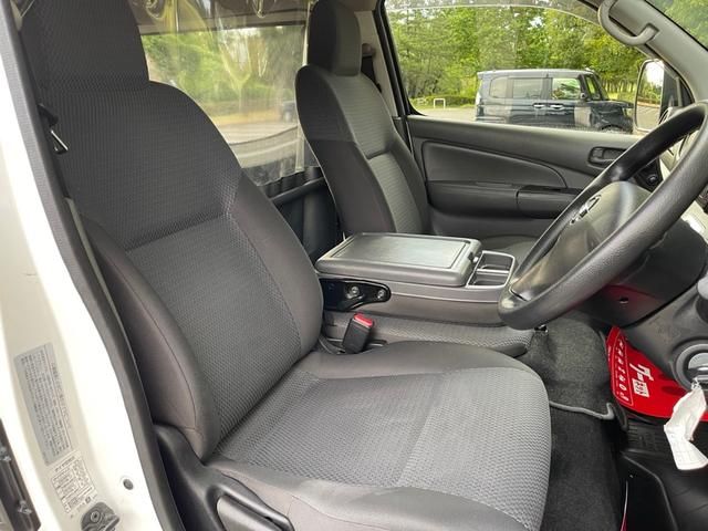 NISSAN NV350 CARAVAN 4WD 2013 Image 31