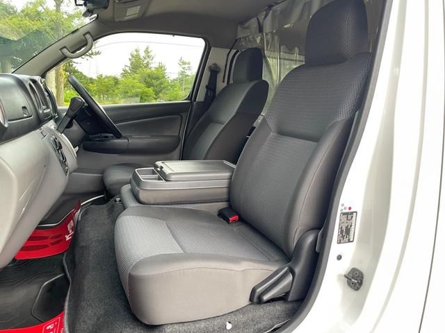 NISSAN NV350 CARAVAN 4WD 2013 Image 31