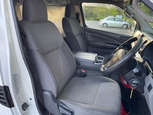 NISSAN NV350 CARAVAN 4WD 2013 Image 31