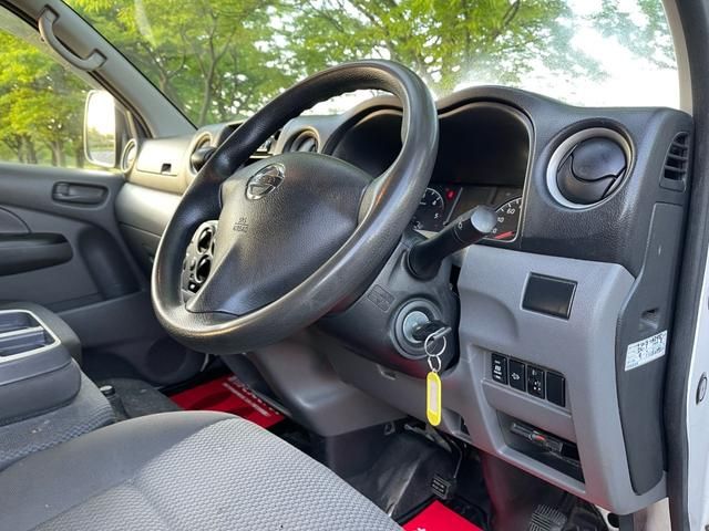NISSAN NV350 CARAVAN 4WD 2013 Image 31