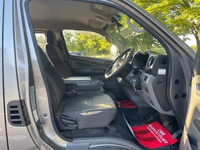 NISSAN NV350 CARAVAN 4WD 2016 Image 31