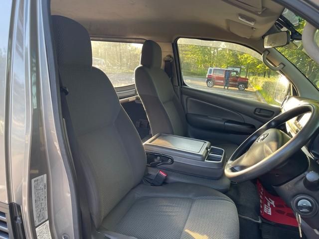 NISSAN NV350 CARAVAN 4WD 2016 Image 31