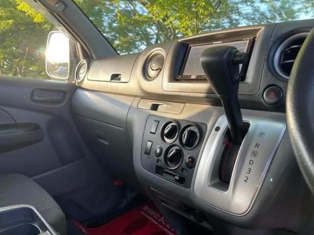 NISSAN NV350 CARAVAN 4WD 2016 Image 31