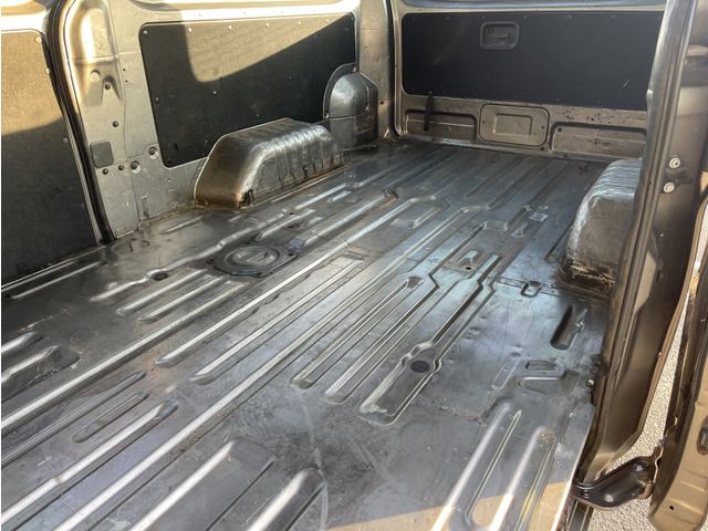 NISSAN NV350 CARAVAN 4WD 2016 Image 31