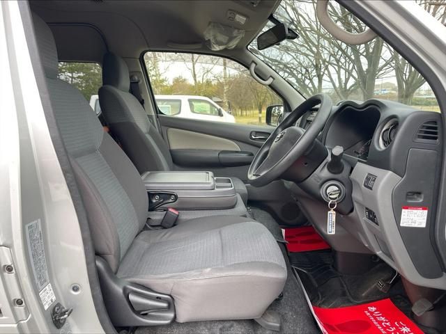 NISSAN NV350 CARAVAN 4WD 2013 Image 31