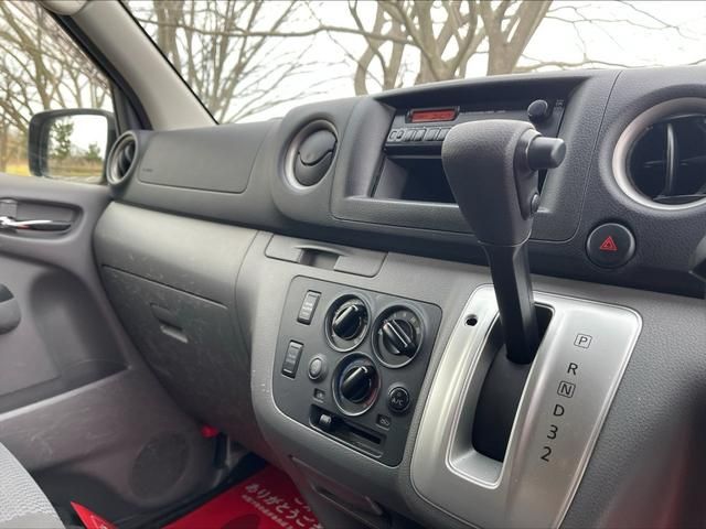 NISSAN NV350 CARAVAN 4WD 2013 Image 31