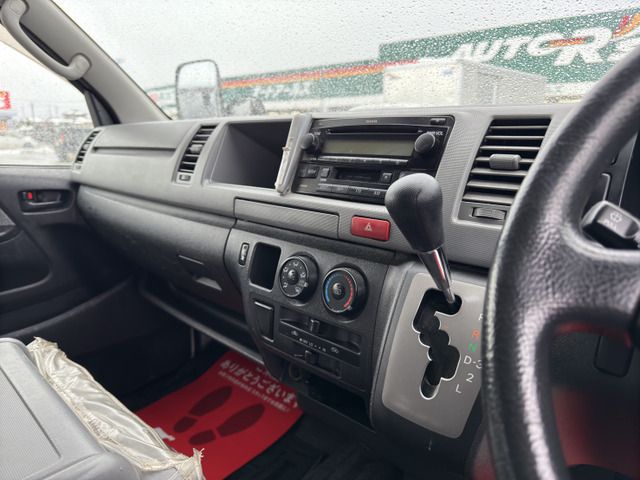 TOYOTA HIACE COMMUTER 4WD 2005 Image 31