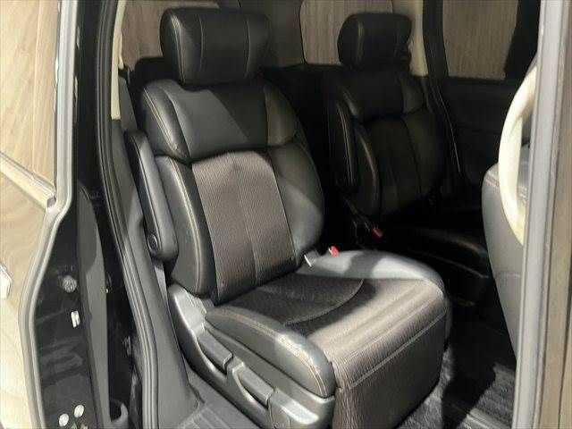 NISSAN ELGRAND 2015 Image 31