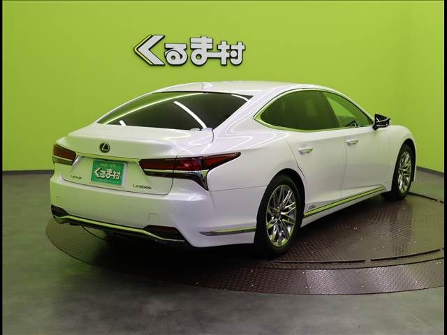 TOYOTA LEXUS LS500H 2017 Image 31