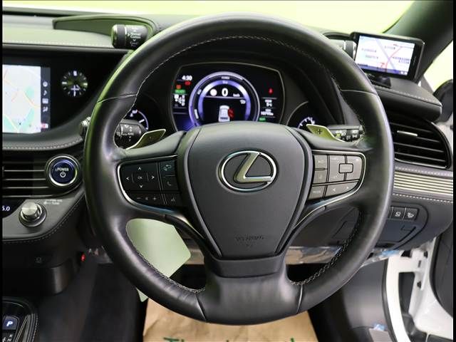 TOYOTA LEXUS LS500H 2017 Image 31