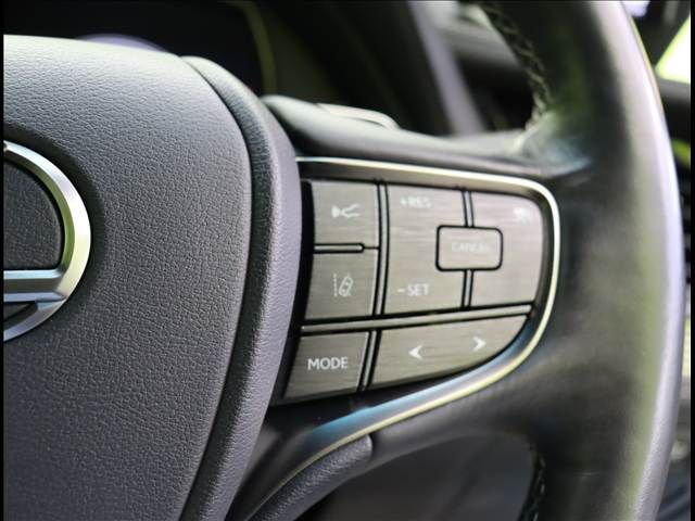 TOYOTA LEXUS LS500H 2017 Image 31