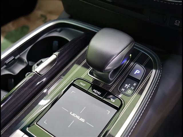 TOYOTA LEXUS LS500H 2017 Image 31