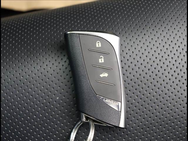 TOYOTA LEXUS LS500H 2017 Image 31