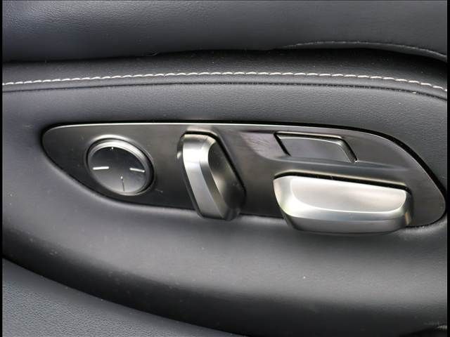 TOYOTA LEXUS LS500H 2017 Image 31