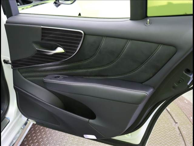 TOYOTA LEXUS LS500H 2017 Image 31