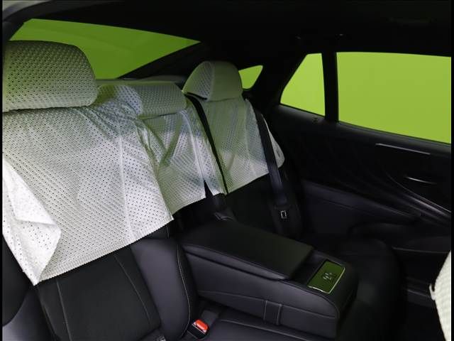 TOYOTA LEXUS LS500H 2017 Image 31