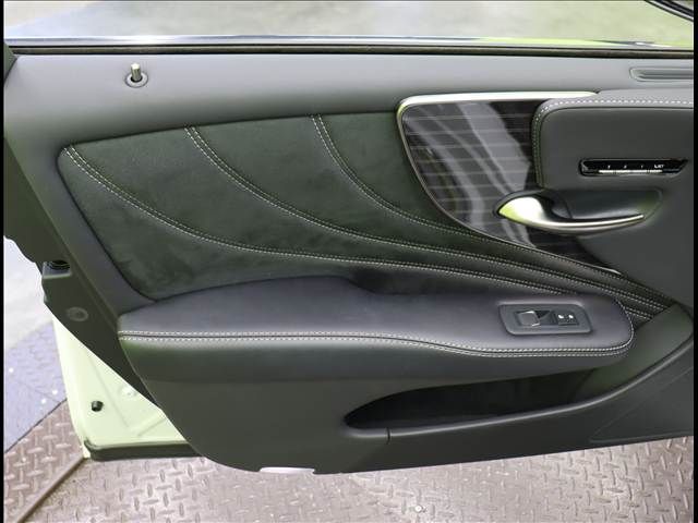 TOYOTA LEXUS LS500H 2017 Image 31