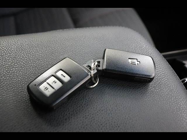 TOYOTA CROWN SEDAN HYBRID 2017 Image 31