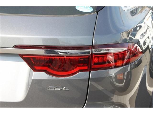 JAGUAR XFSERIES SPOR 2018 Image 31