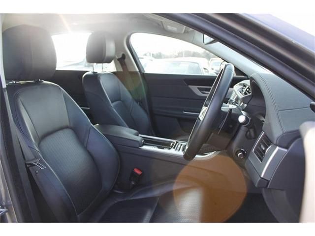 JAGUAR XFSERIES SPOR 2018 Image 31