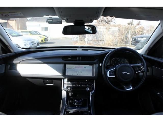 JAGUAR XFSERIES SPOR 2018 Image 31