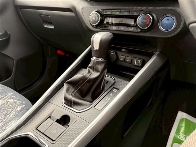 DAIHATSU ROCKY E-SMART HYBRID 2025 Image 31