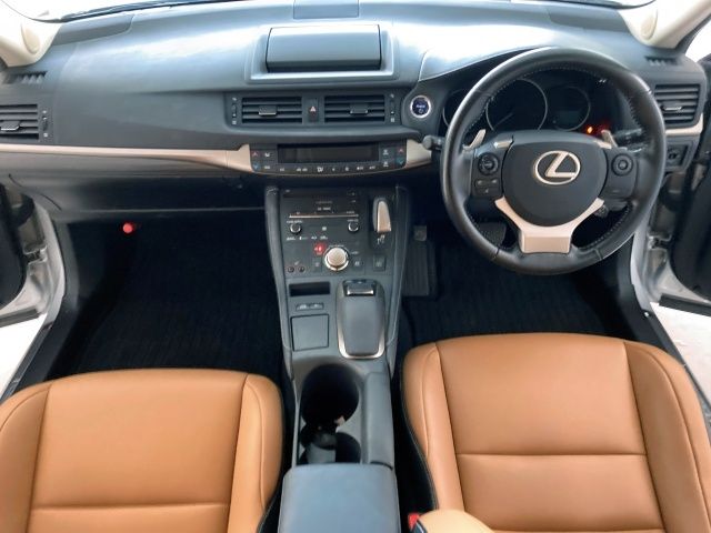 TOYOTA LEXUS CT200H 2015 Image 31
