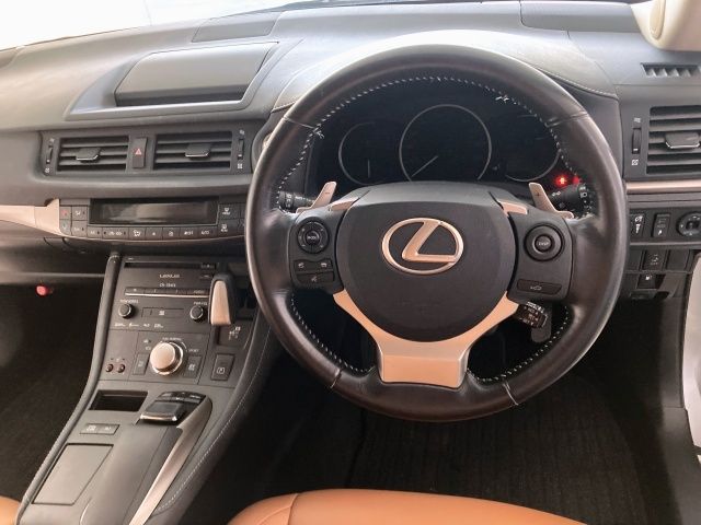 TOYOTA LEXUS CT200H 2015 Image 31
