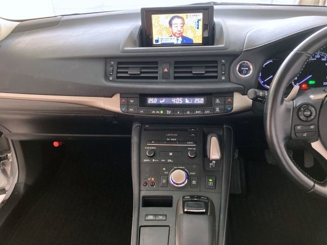 TOYOTA LEXUS CT200H 2015 Image 31