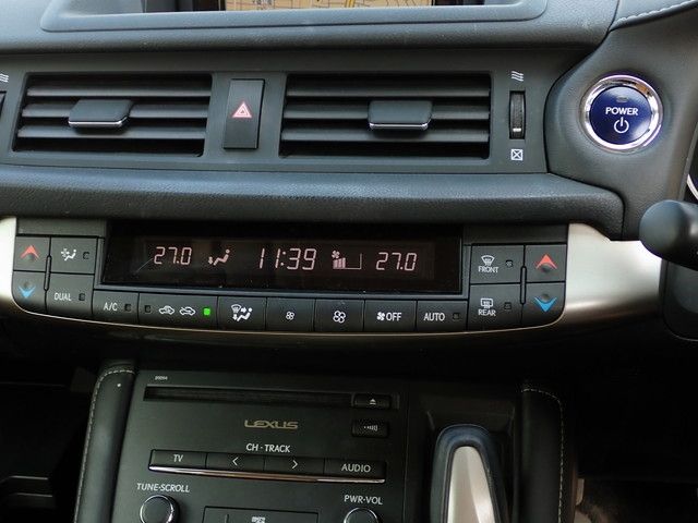 TOYOTA LEXUS CT200H 2015 Image 31